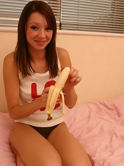 Chloe loves to love (bananas)